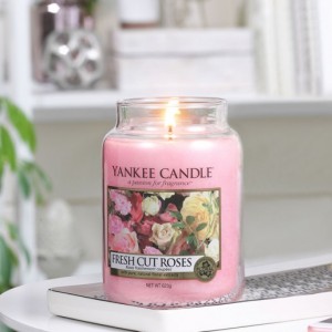 fresh-cut-roses-yankee-candle-lifestyle_big